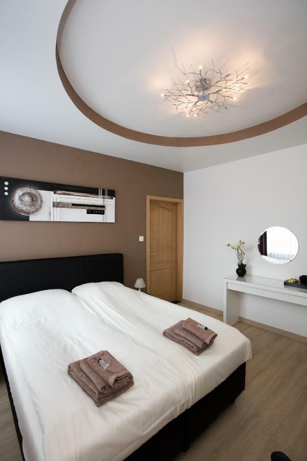 Elysian Bed & Breakfast อีปส์ ภายนอก รูปภาพ